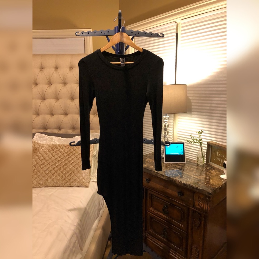 HIGH SLIT LONG SLEEVE DRESS